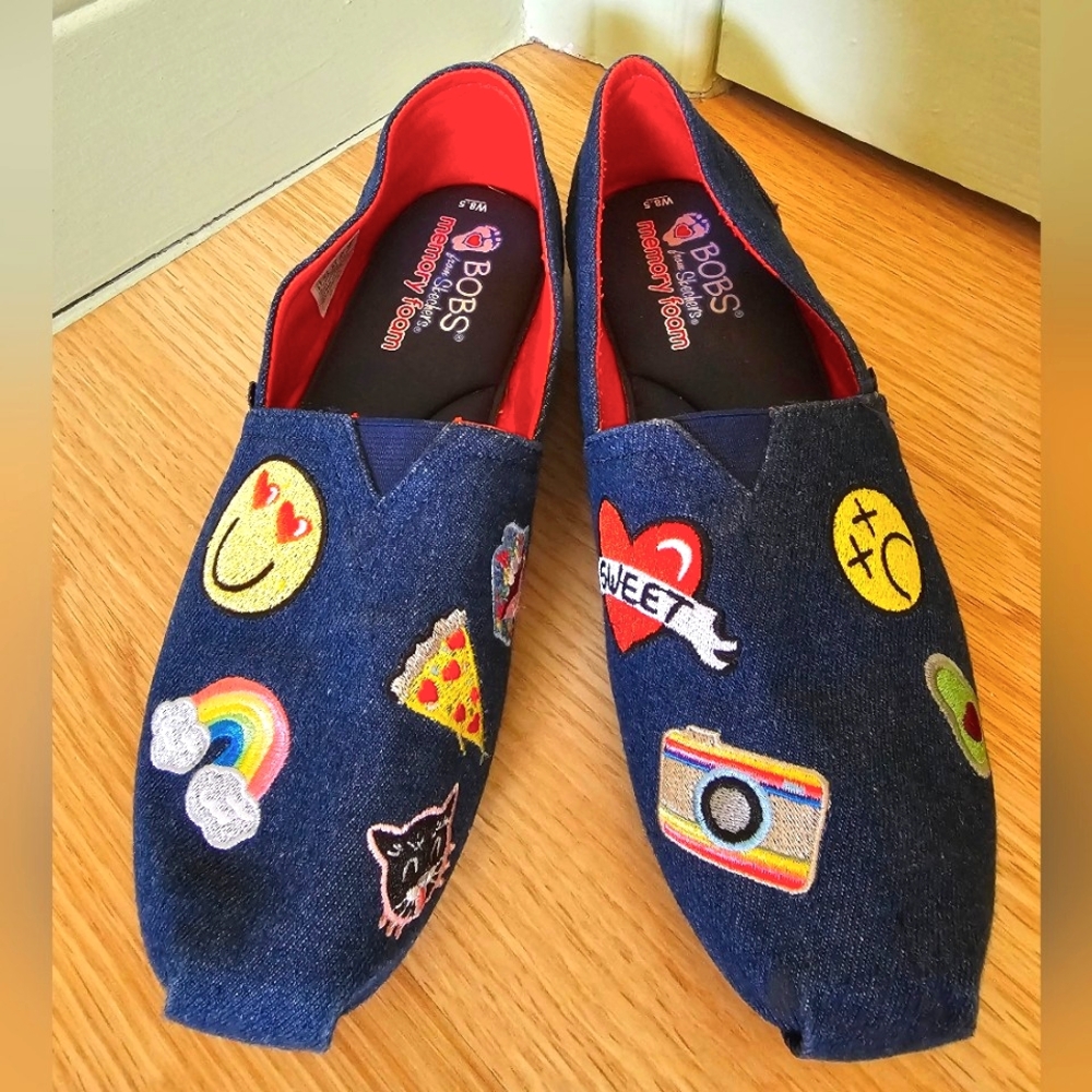 Sz 8.5 Sketchers memory foam plush denim flats sneakers cute patches womens